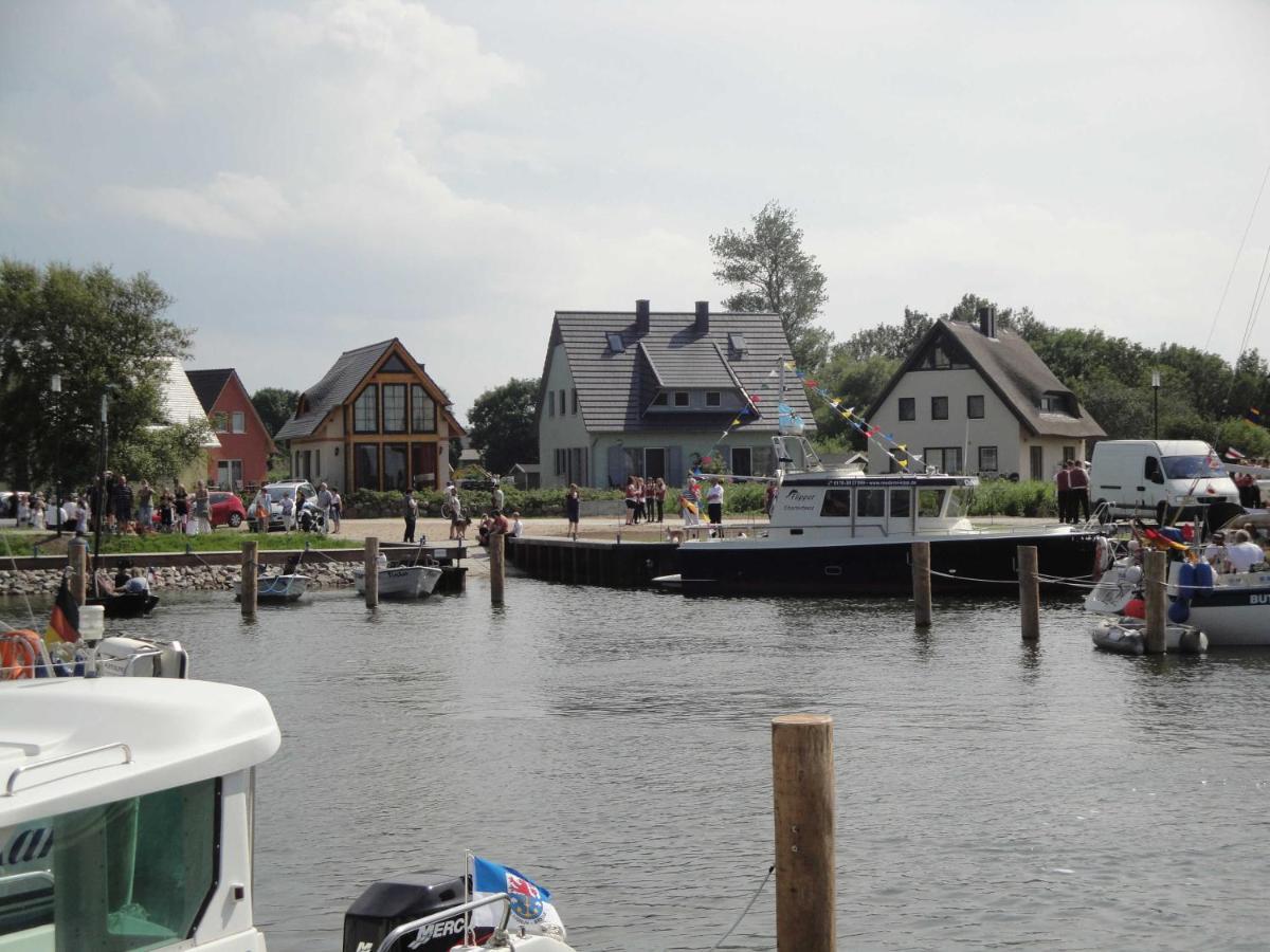 Ferienhaus Boddenblick Und Kranich Vieregge Exteriör bild